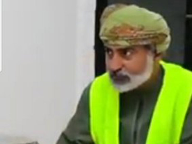 صور شبيه السلطان قابوس تنتشر بشكل كبير على مواقع التواصل الاجتماعي